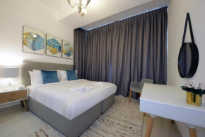 Signature Holiday Homes - Luxury 1 BHK with Full Marina view, Continental Tower